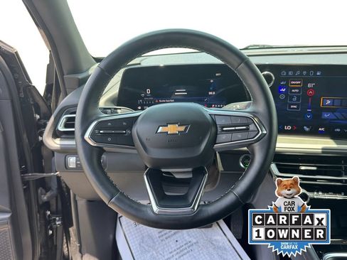 Used 2025 Chevrolet Traverse LT FWD image 14