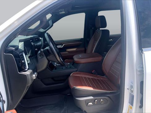 Certified 2025 GMC Sierra 2500 Denali Ultimate AWD/4WD image 8