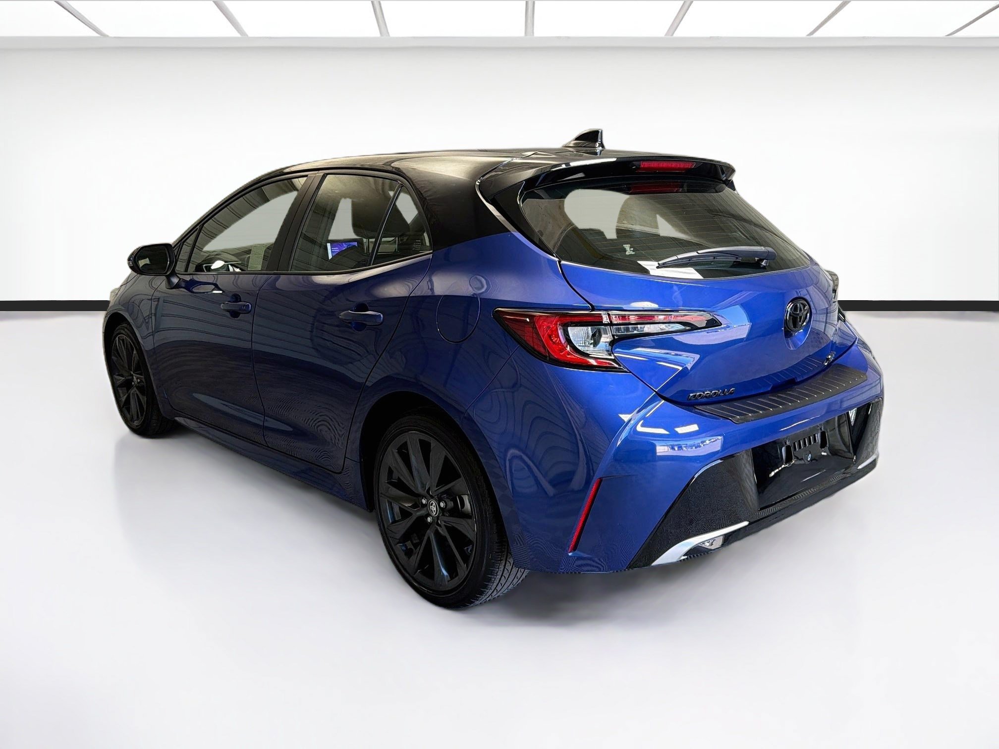 Used 2025 Toyota Corolla XSE FWD image 6