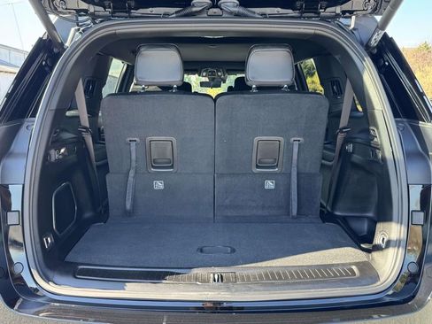 Used 2025 Jeep Grand Cherokee L Limited w/ Luxury Tech Group II image 30