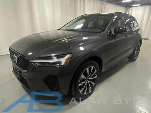 Used 2025 Volvo XC60 B5 Plus image 1