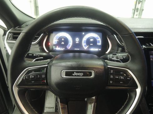 Used 2024 Jeep Grand Cherokee L Limited AWD/4WD image 13