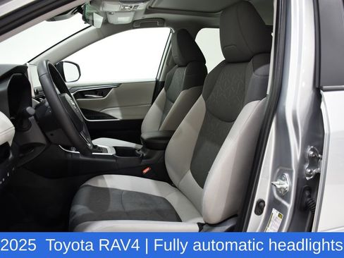 Used 2025 Toyota RAV4 XLE image 20