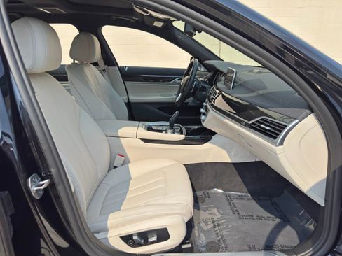 Used 2019 BMW 740i w/ M Sport Package RWD image 16