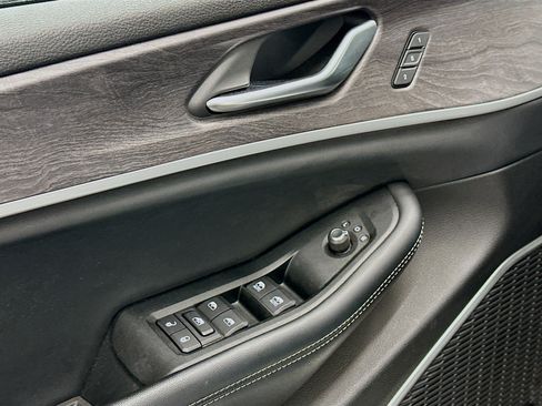 Used 2023 Jeep Grand Cherokee 4WD 4xe image 15