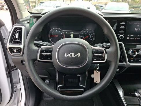 Used 2023 Kia Sorento LX image 20