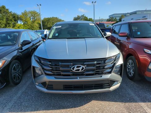 Used 2025 Hyundai Tucson SE FWD image 2