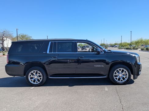 Used 2019 GMC Yukon XL SLT image 6