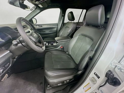 New 2026 Jeep Grand Cherokee Altitude AWD/4WD image 29
