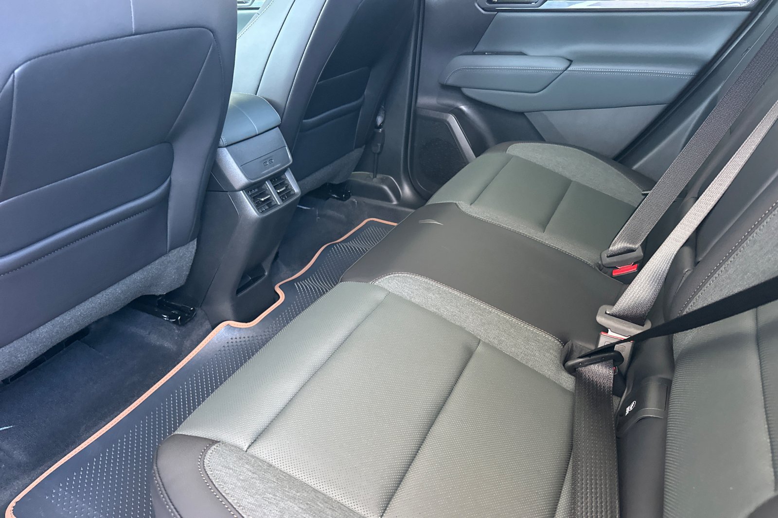 New 2026 GMC Terrain AT4 w/ Technology Package II AWD/4WD image 11