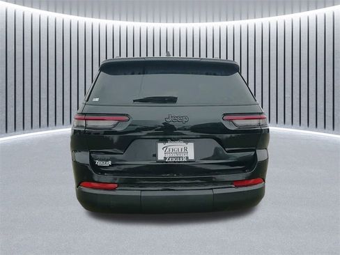 New 2025 Jeep Grand Cherokee L Laredo image 12