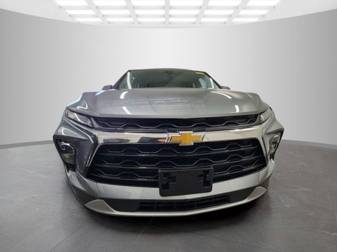Used 2025 Chevrolet Blazer LT FWD image 2