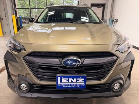 Used 2025 Subaru Outback Premium AWD/4WD image 3