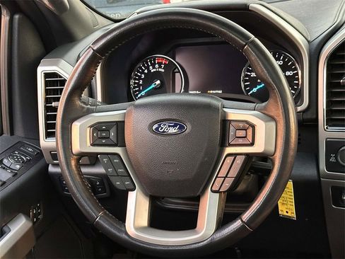 Used 2022 Ford F350 Lariat w/ Black Appearance Package image 15