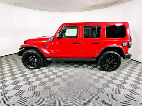Used 2025 Jeep Wrangler Sahara image 6