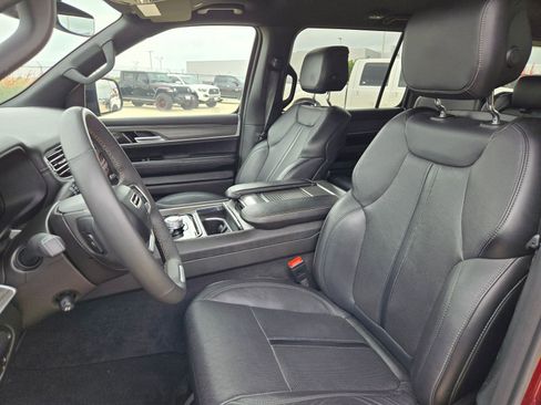 Used 2024 Jeep Wagoneer Series II w/ Flexible Seating Group image 10