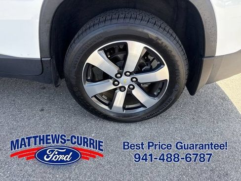 Used 2020 Chevrolet Traverse LT w/ LT Premium Package FWD image 16