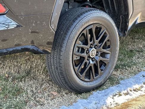 Used 2024 Toyota Tundra Limited image 28