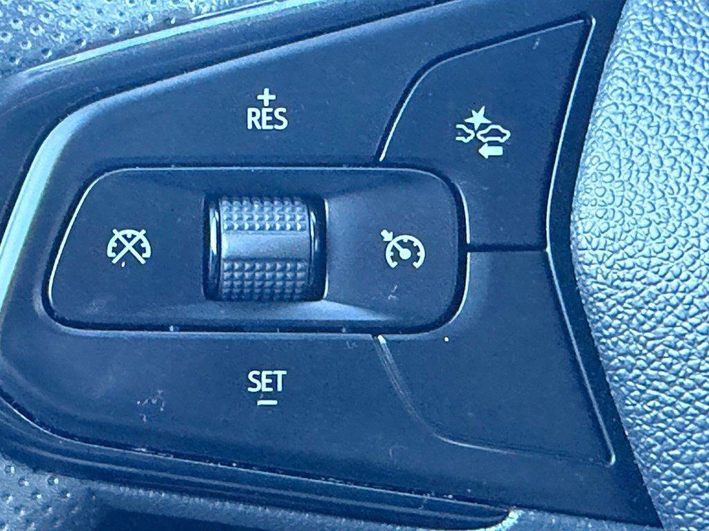 Used 2025 Chevrolet Trax LT FWD image 16