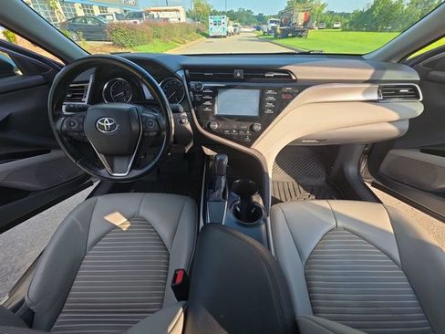 Used 2019 Toyota Camry SE w/ Convenience Package FWD image 10