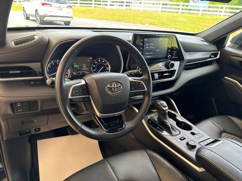 Used 2022 Toyota Highlander XSE AWD/4WD image 15