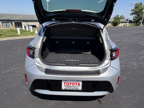 Used 2025 Toyota Corolla SE w/ SE Package FWD image 7