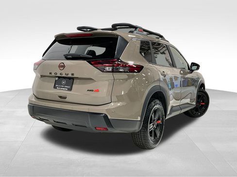 Used 2025 Nissan Rogue SV w/ Rock Creek Premium Package image 11