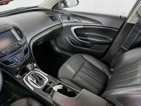 Used 2017 Buick Regal Sport Touring FWD image 31