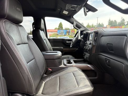 Used 2019 Chevrolet Silverado 1500 High Country w/ Technology Package AWD/4WD image 16