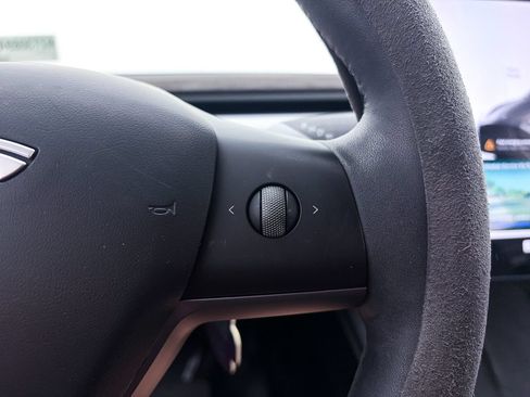 Used 2025 Tesla Model Y Long Range RWD image 30