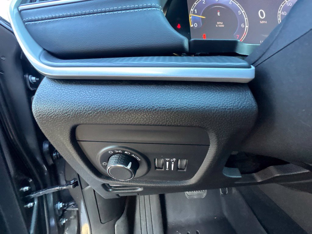 Used 2025 Jeep Grand Cherokee Altitude AWD/4WD image 20
