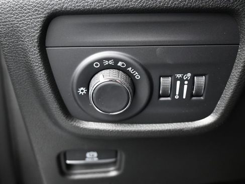 Used 2025 Jeep Grand Cherokee Altitude image 31