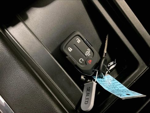 Used 2019 Chevrolet Silverado 1500 High Country w/ Technology Package AWD/4WD image 12
