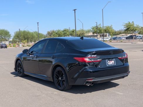 Used 2025 Toyota Camry SE w/ Convenience Package FWD image 3