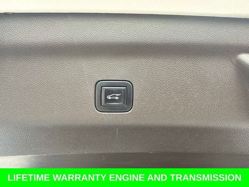 Used 2021 Chevrolet Suburban LT w/ LT Signature Package RWD image 13