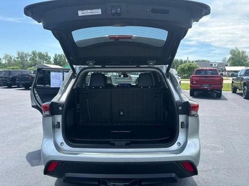 Used 2023 Toyota Highlander XLE AWD/4WD image 36