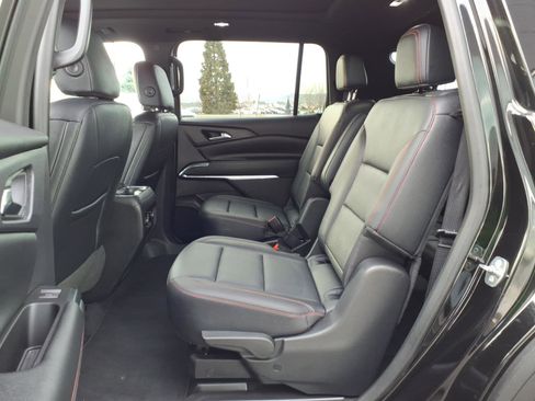 Used 2024 Chevrolet Traverse Z71 image 13