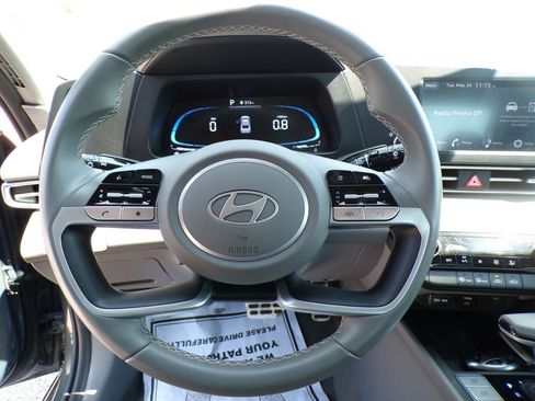 Used 2025 Hyundai Elantra Sport FWD image 12