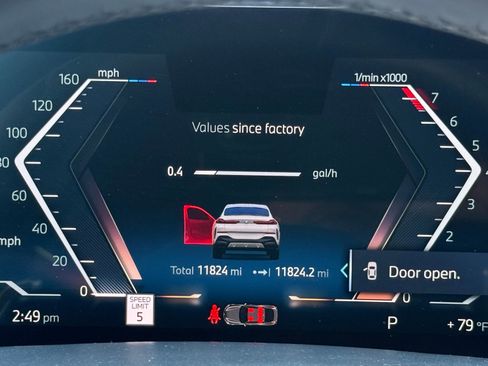 Used 2025 BMW X6 xDrive40i w/ Executive Package image 28