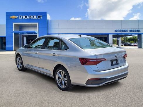 Used 2024 Volkswagen Jetta SE FWD image 3