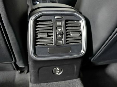 Certified 2023 Porsche Macan AWD/4WD image 38