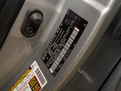 Used 2024 Toyota Highlander XLE image 23