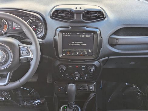 Used 2023 Jeep Renegade Latitude image 15