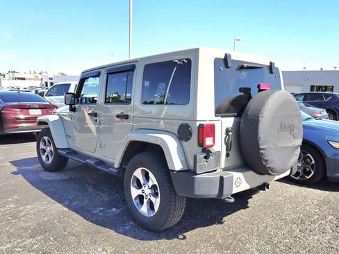 Used 2017 Jeep Wrangler Unlimited Sahara w/ Dual Top Group AWD/4WD image 3