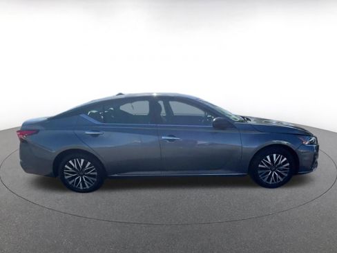 Used 2025 Nissan Altima 2.5 SV image 16