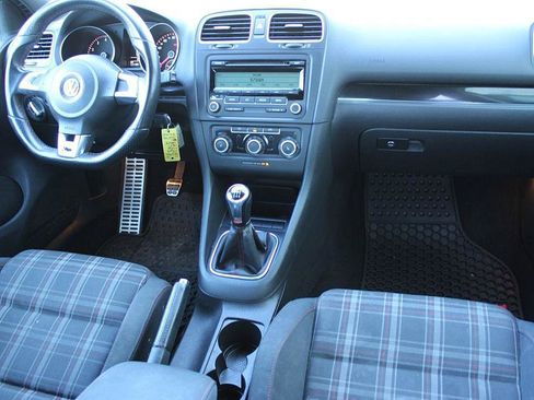 Used 2011 Volkswagen GTI 4-Door image 16