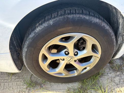 Used 2023 Chrysler Pacifica Limited FWD image 16