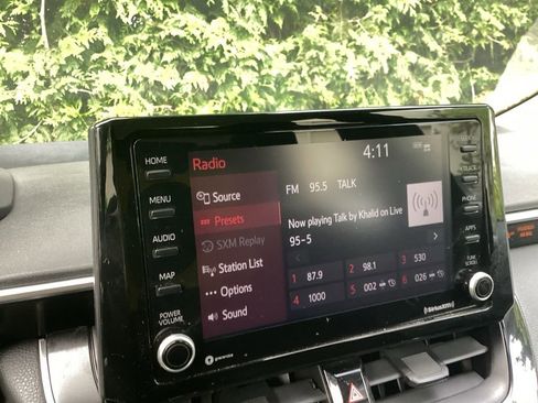 Used 2022 Toyota Corolla LE FWD image 5