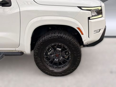 Used 2022 Nissan Frontier PRO-4X w/ Pro-4X Premium Package image 12