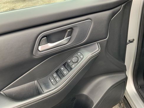 Used 2025 Nissan Rogue SV image 20